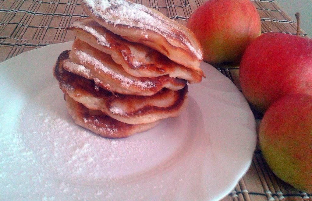 Оладки з яблуками, рецепт приготування