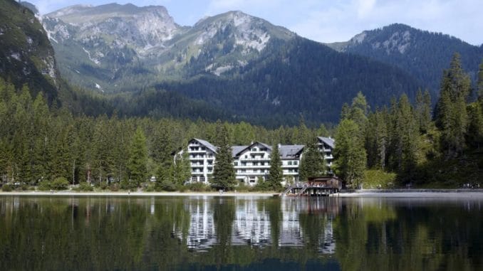 Альпійська казка - озеро Lago di braies: як добратися та де зупинитися