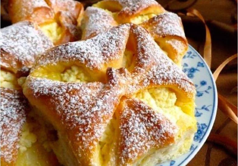4 скл. борошна, 1 яйце, 1 скл. молока, дріжджі і сир для самих дивовижних ватрушок