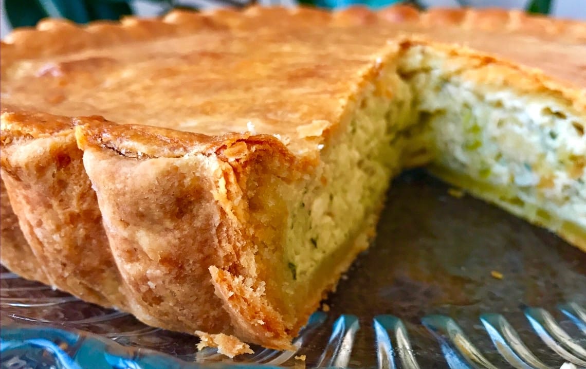 Нереально смачно! Бюджетний цибулевий пиріг з найпростіших продуктів