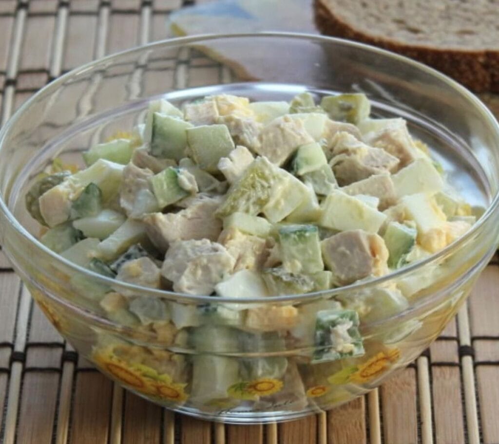 Неймовірно смачний та легкий салат з куркою. Шукала саме цей рецепт!