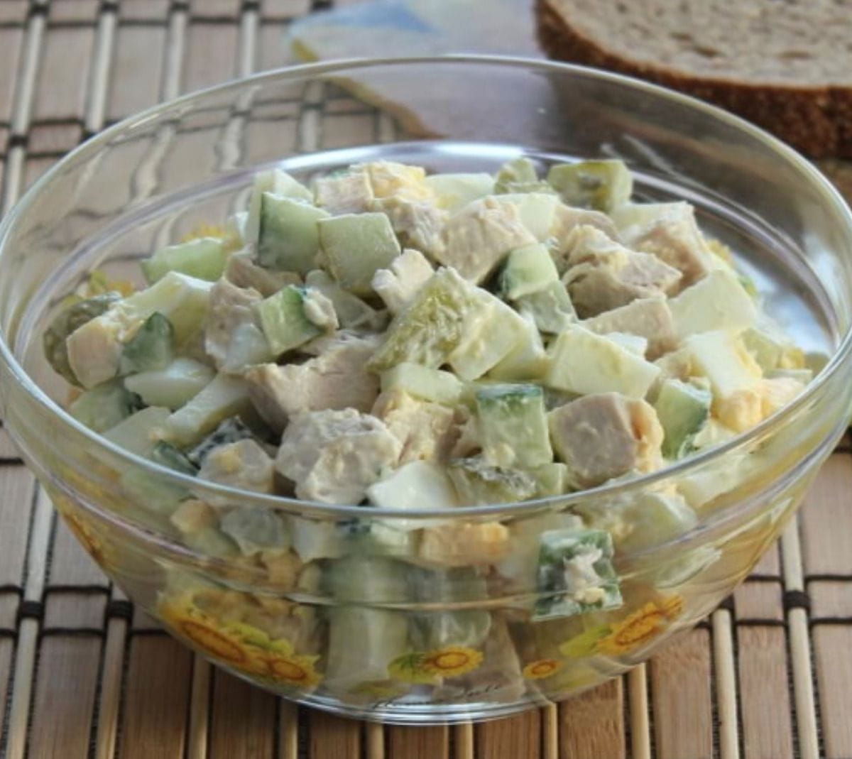 Неймовірно смачний та легкий салат з куркою. Шукала саме цей рецепт!