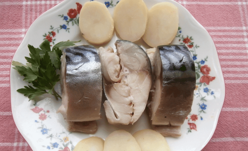 Це найвдаліший рецепт засолювання скумбрії. Завдяки маринаду, скумбрія виходить як копчена!