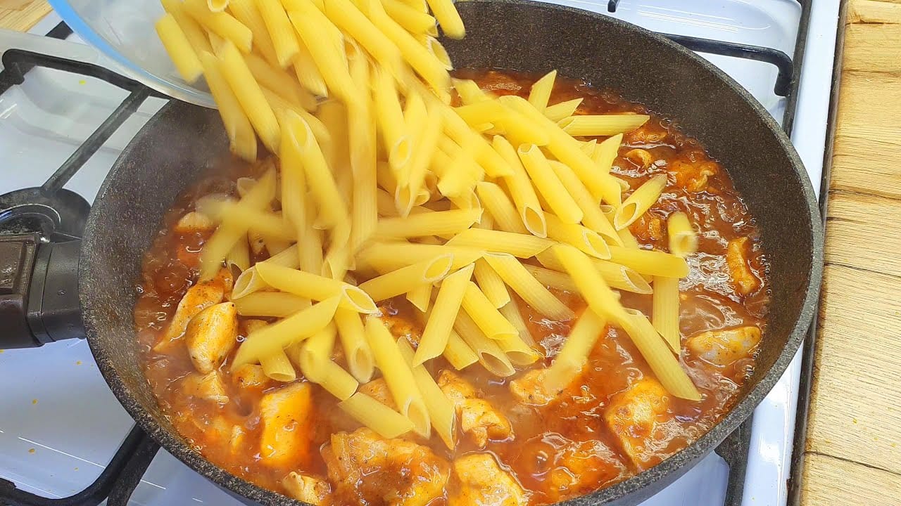 Швидкий і простий рецепт макаронів на вечерю. Приготуйте макарони на сковороді!