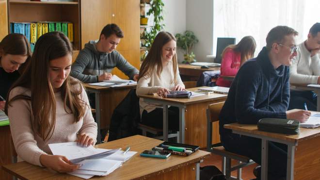 В Україні хочуть скоротити кількість предметів у школі: навантаження на дитину дуже високе: