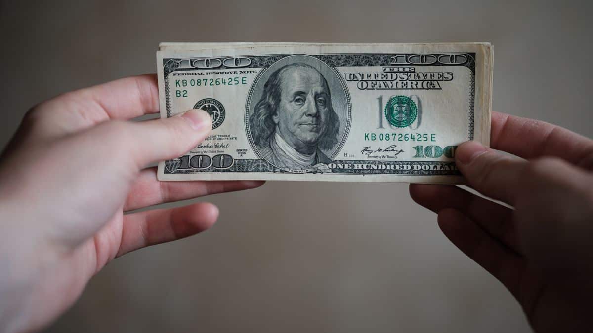 Долар може піднятися до 45 грн, а євро перевищити позначку 50 грн. Чого чекати українцям