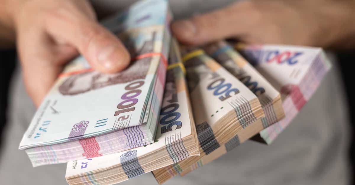Виплати при народженні дитини 2025: одноразово 50 тис. грн та щомісячна допомога