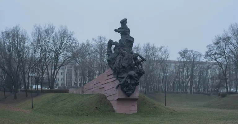 Меморіал у Бабиному Яру в Києві