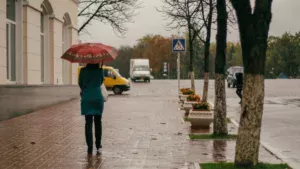 Кінець вересня буде теплим: де 28–30 вересня можливі дощі та пориви вітру